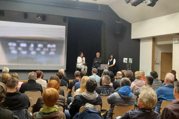 Zakonca Štremfelj navdušila z alpinističnimi in življenjskimi izkušnjami