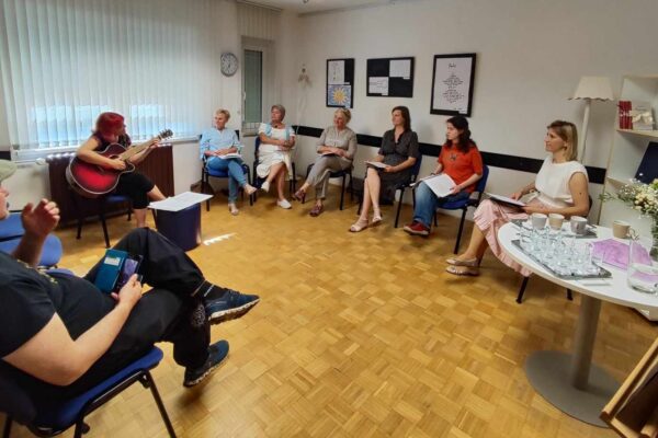 Večer avtorske poezije literarne skupine Ključ v listju v Knjižnici Ivančna Gorica